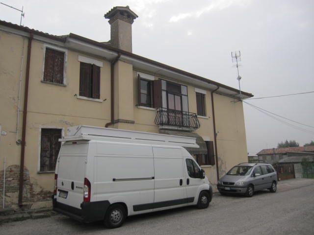 Casa indipendente in vendita a Adria (RO)