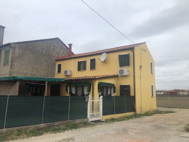 Casa indipendente in vendita