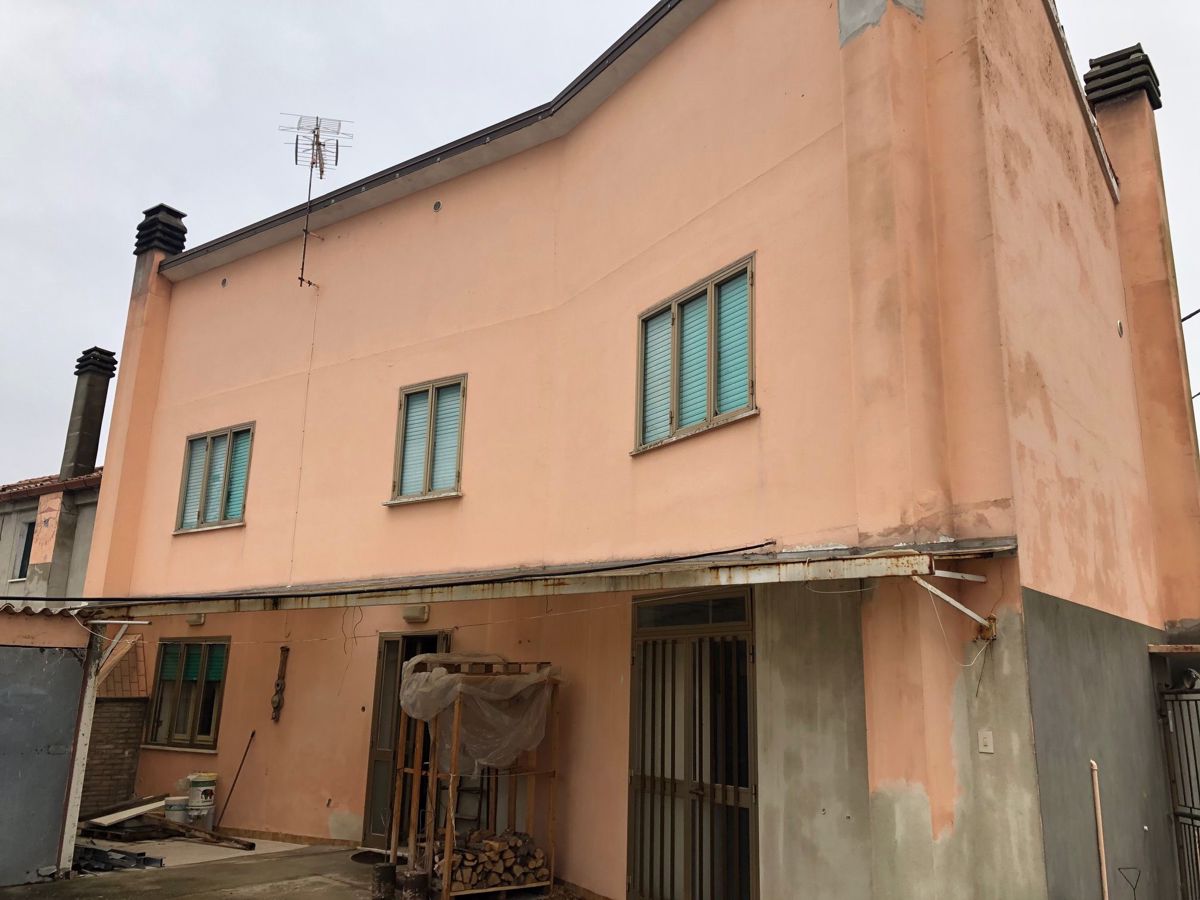 Casa indipendente in vendita