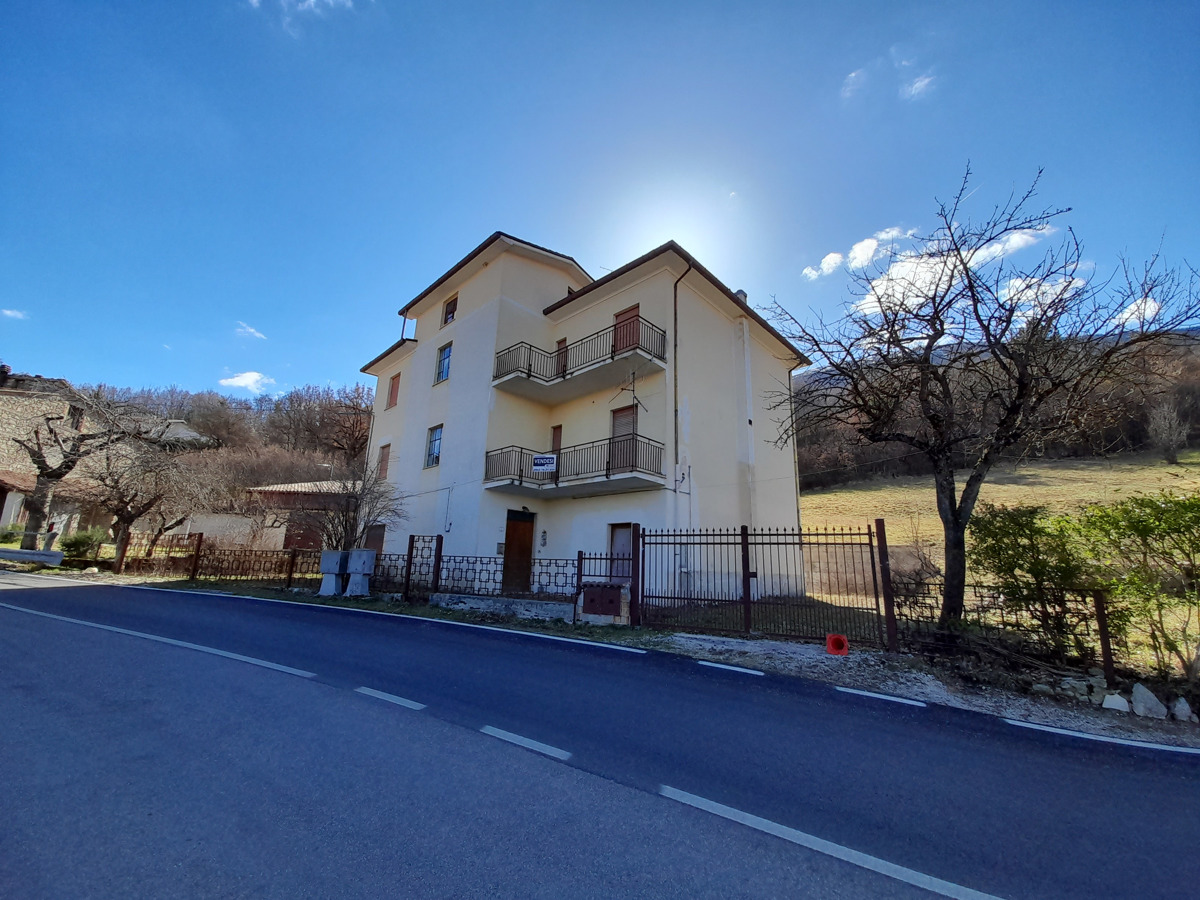 Foto - Indipendente In Vendita Tornimparte (aq)