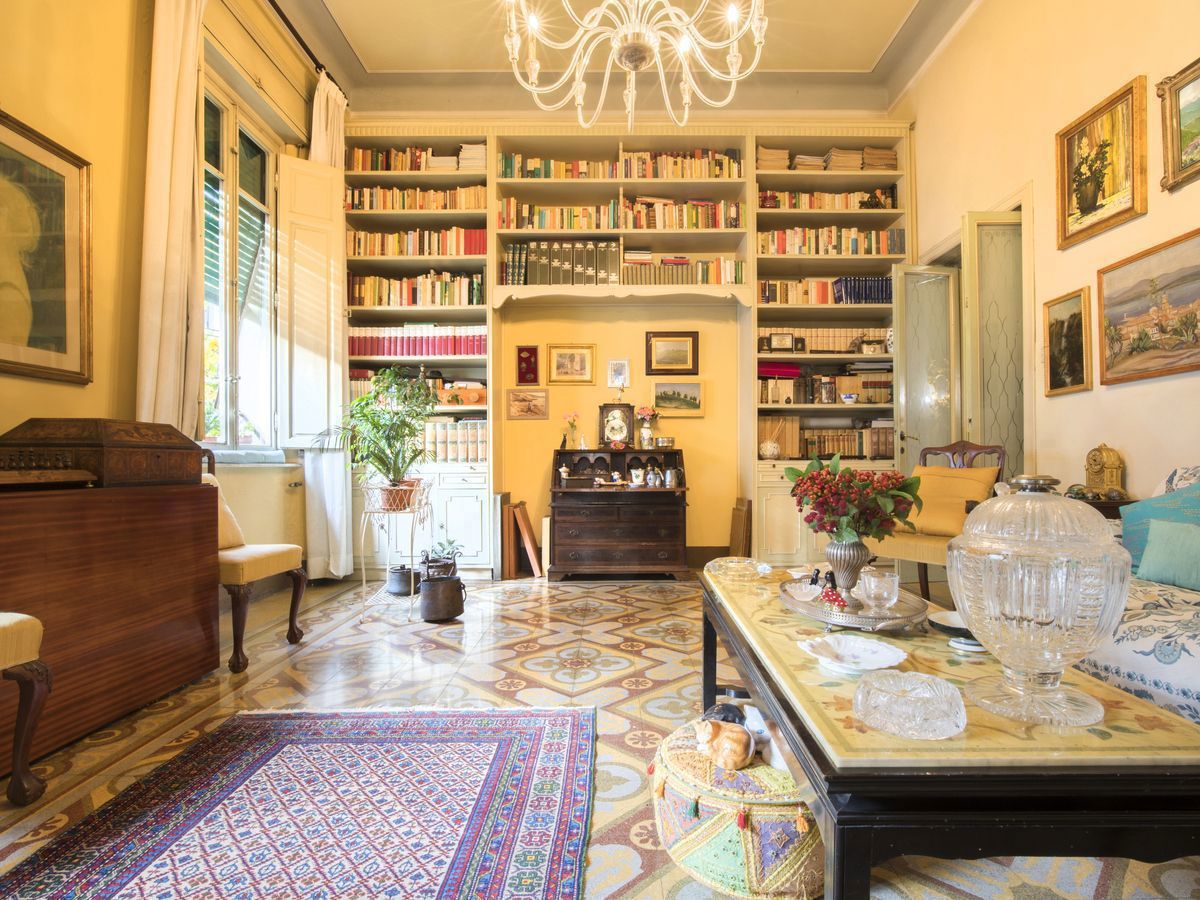 Foto 1 di 25 - Villa in vendita a Lucca