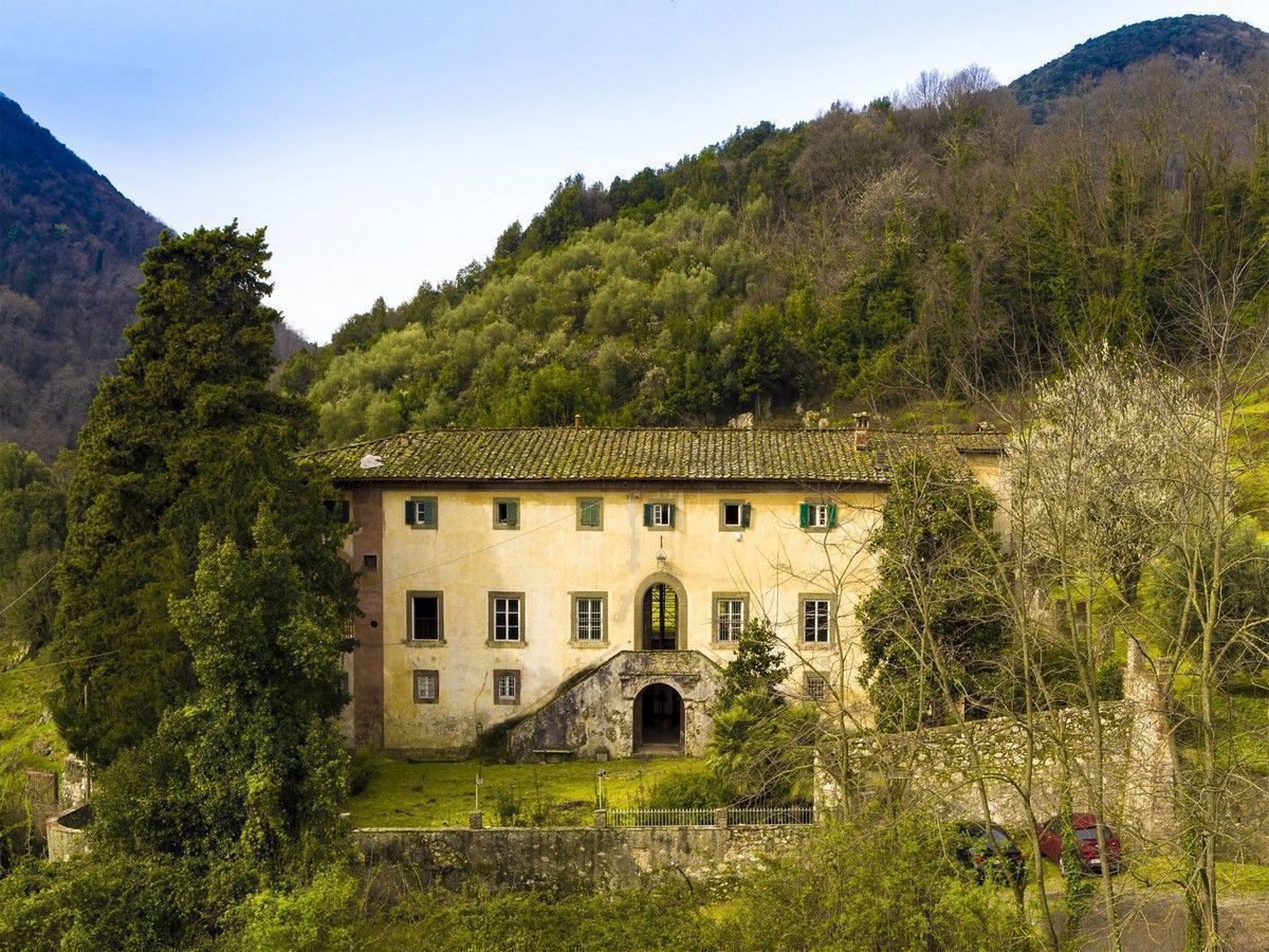 Foto 1 di 23 - Villa in vendita a Lucca