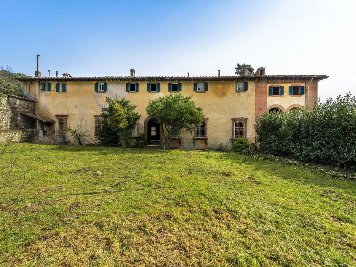 Foto 2 di 23 - Villa in vendita a Lucca