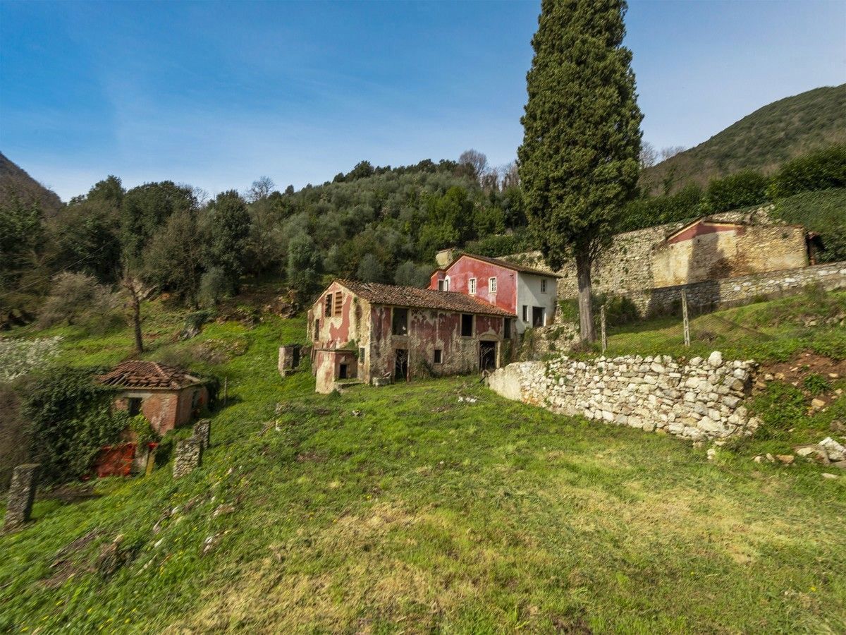 Foto 11 di 23 - Villa in vendita a Lucca