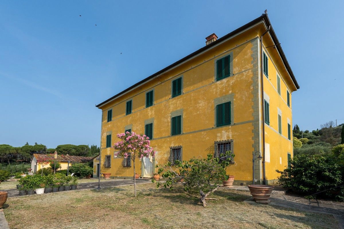 Foto 2 di 40 - Villa in vendita a Pistoia