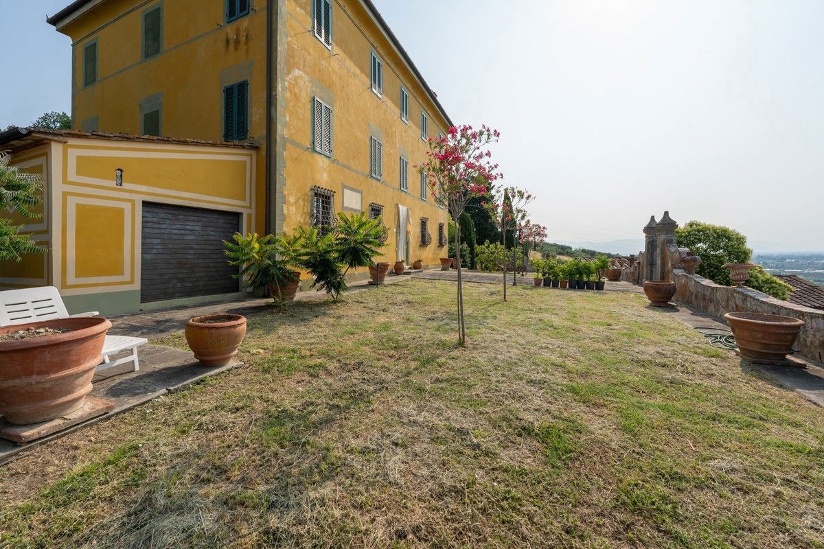 Foto 4 di 40 - Villa in vendita a Pistoia
