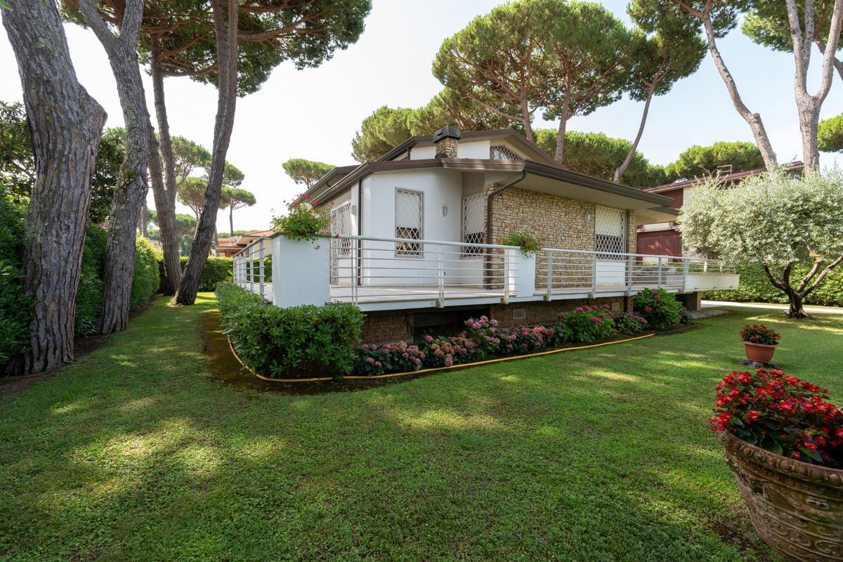 Foto 20 di 39 - Villa in vendita a Camaiore