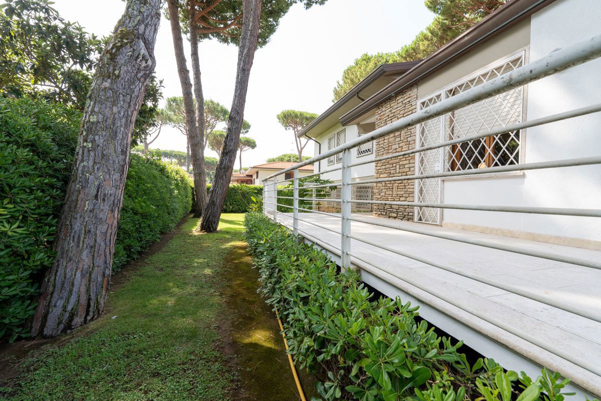 Foto 21 di 39 - Villa in vendita a Camaiore