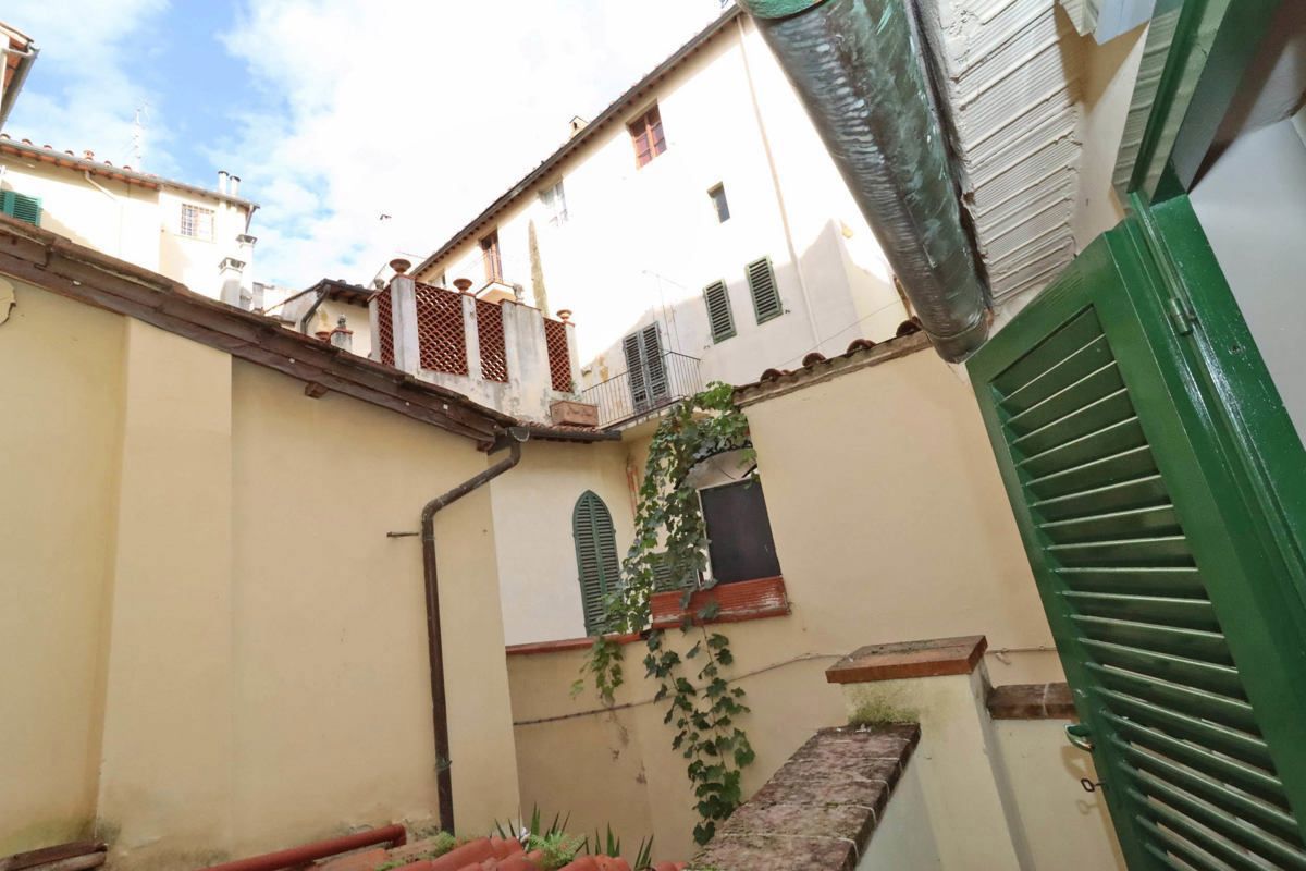 Foto 28 di 30 - Appartamento in vendita a Firenze