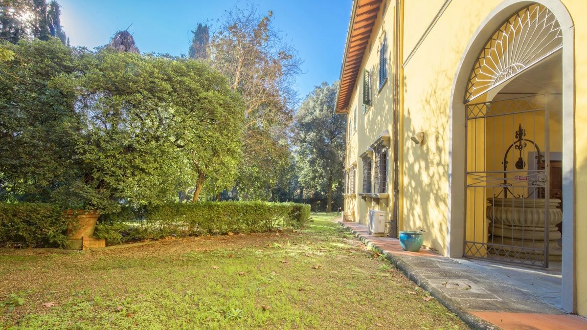 Foto 19 di 33 - Villa in vendita a Firenze