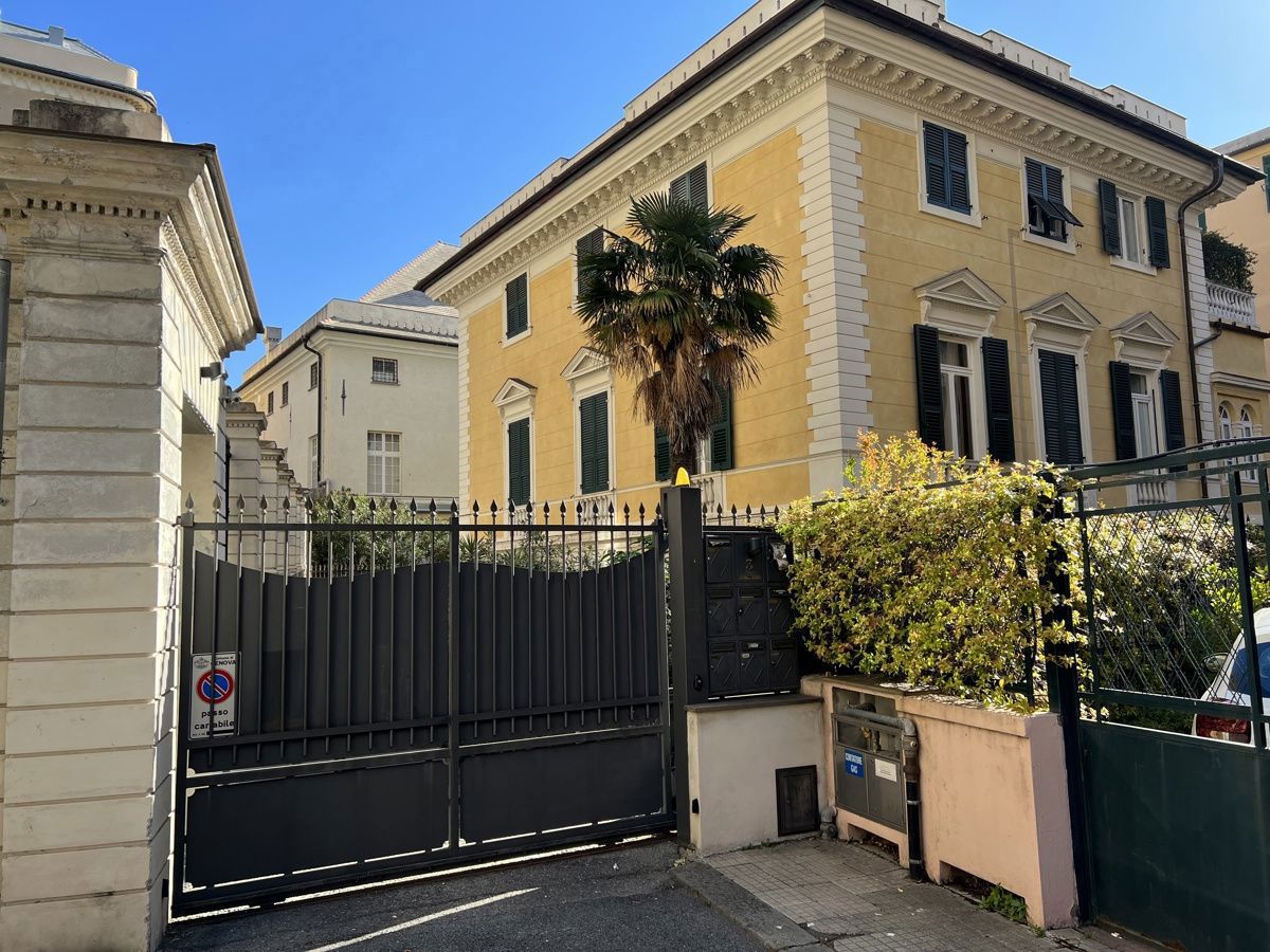 Foto 1 di 22 - Appartamento in vendita a Genova