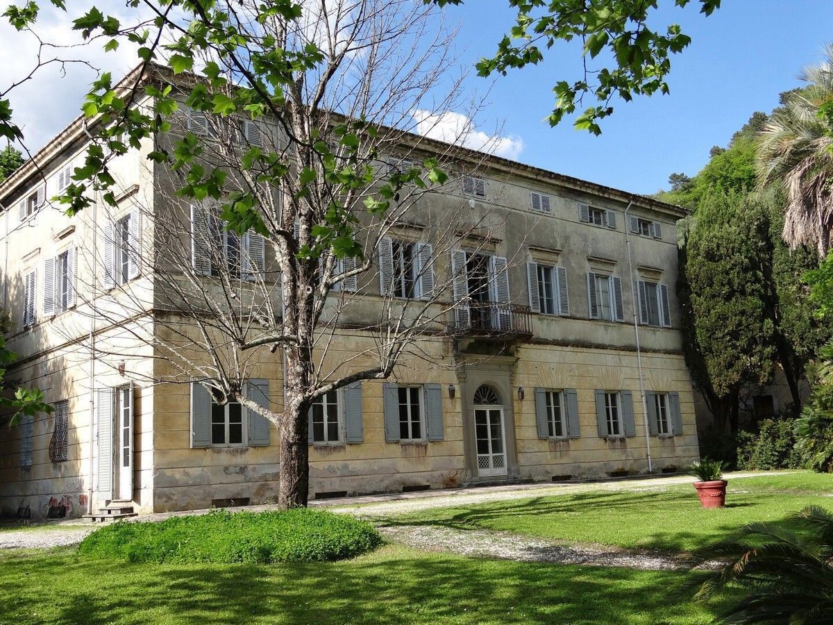 Foto 1 di 20 - Villa in vendita a Lucca