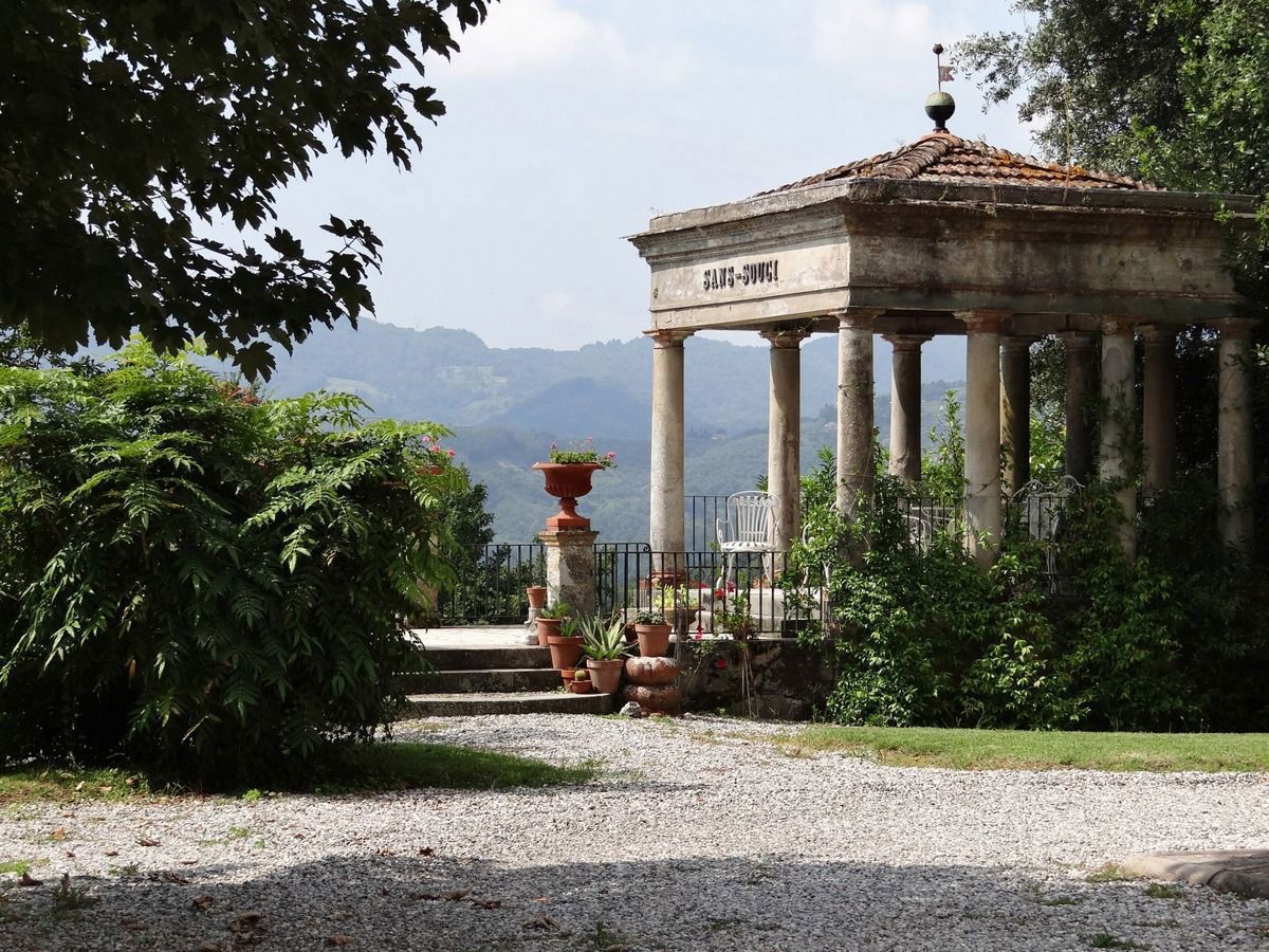 Foto 11 di 20 - Villa in vendita a Lucca