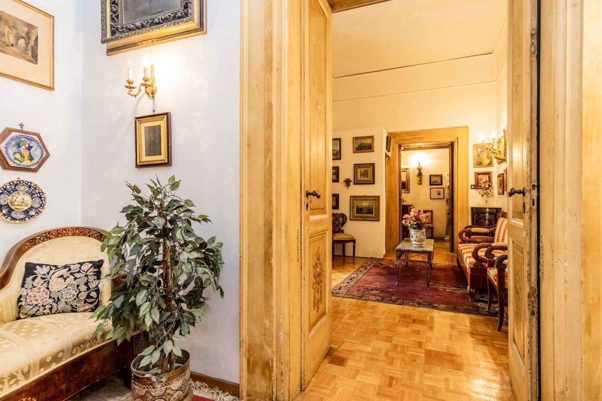 Foto 11 di 31 - Appartamento in vendita a Napoli