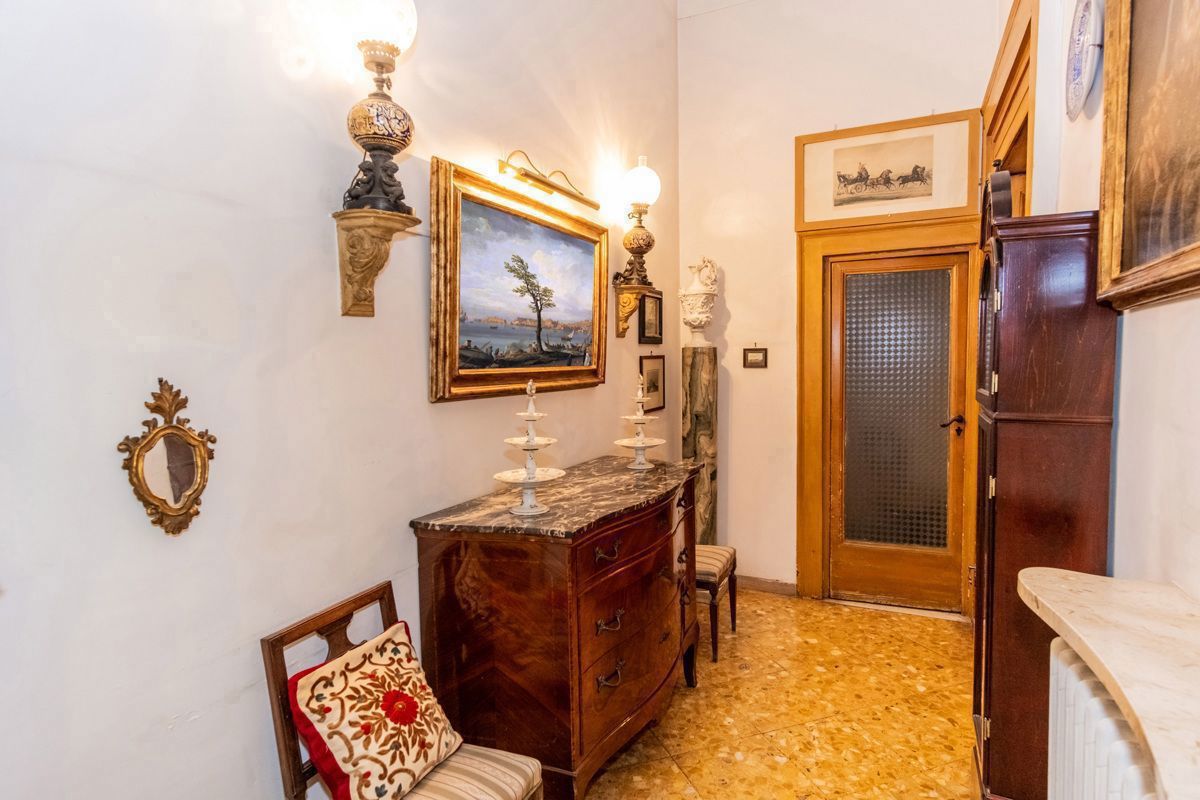 Foto 20 di 31 - Appartamento in vendita a Napoli