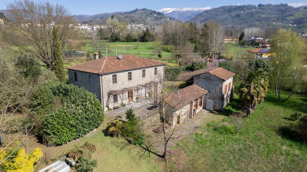 Foto 20 di 20 - Villa in vendita a Lucca