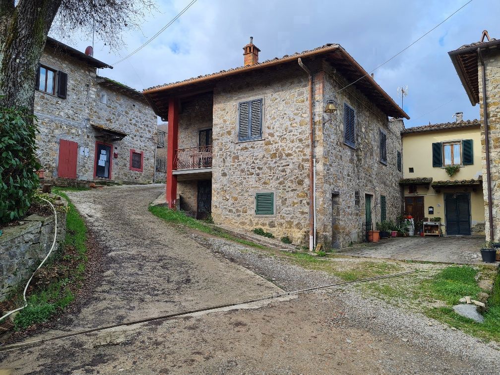 Foto 1 di 5 - Casa indipendente in vendita a Radda in Chianti