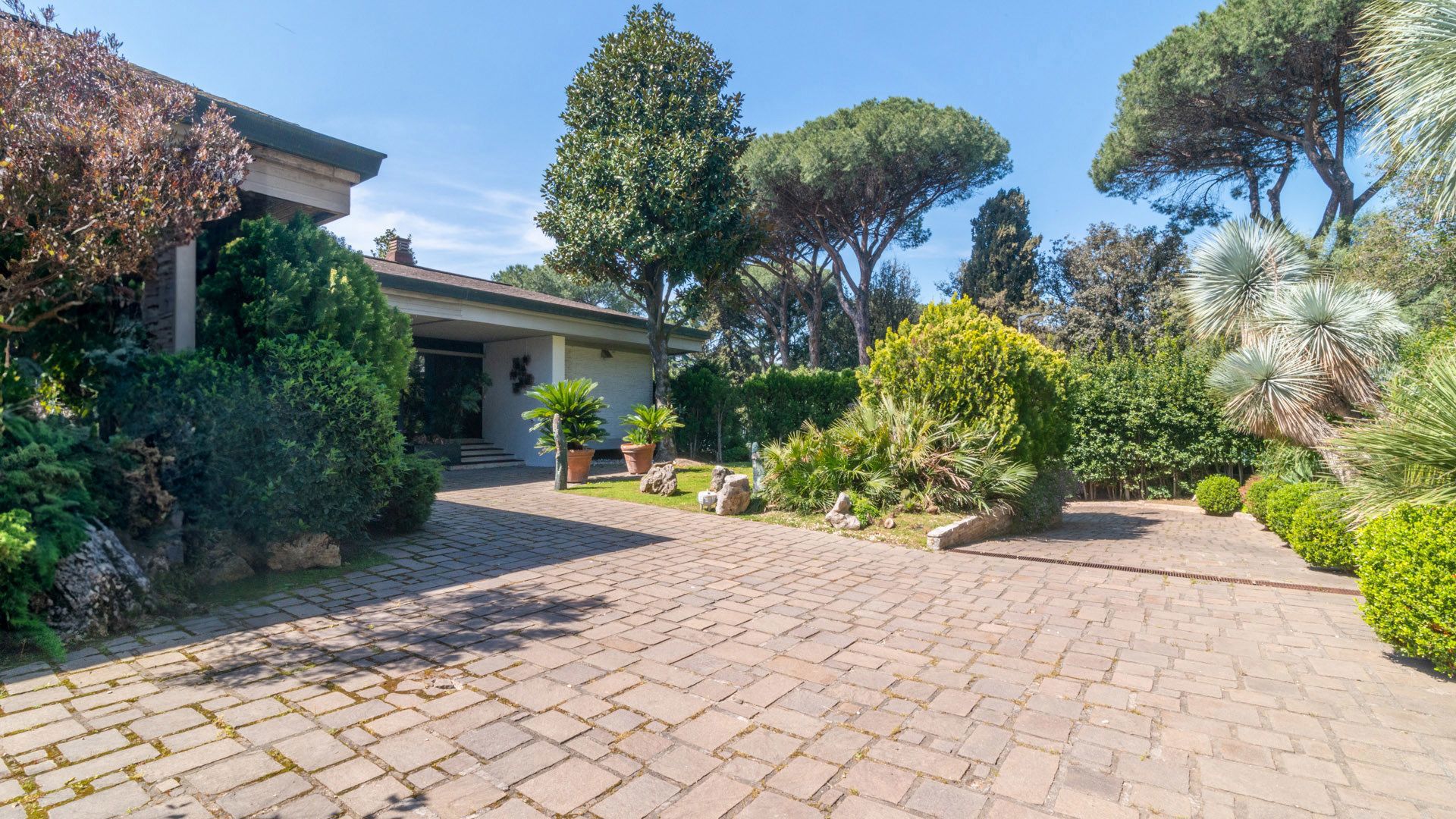 Foto 1 di 30 - Villa in vendita a Roma